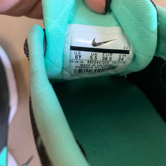 Women’s Air Max Thea Nike’s - Picture 8 of 8